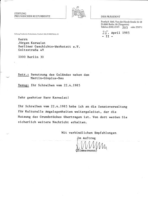 Antwortschreiben der Stiftung Preußischer Kulturbesitz an Jürgen Karwelat: Das Anliegen zur Nutzung des Geländes am Martin-Gropius-Bau wurde an die Senatsverwaltung für Kulturelle Angelegenheiten weitergeleitet. Weitere Nachricht wird angekündigt.